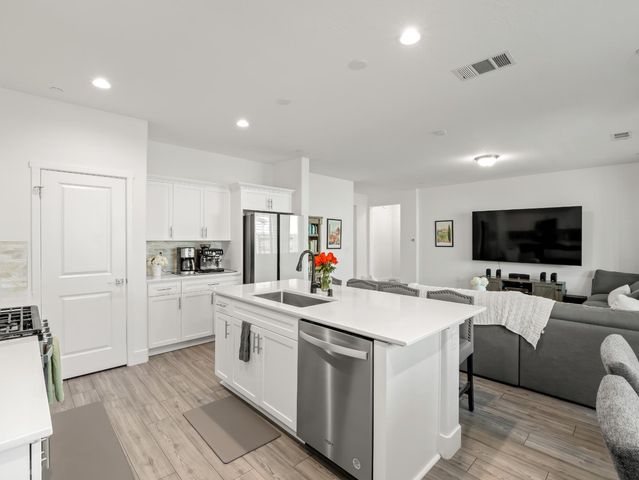 551 Talus Way S, Madera, CA 93636