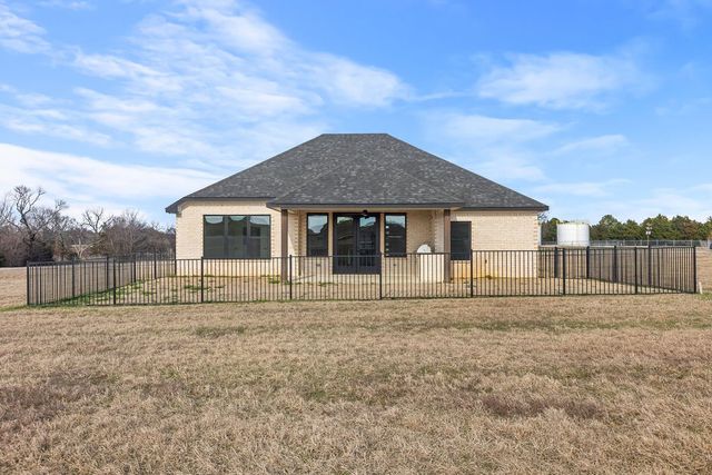 186 Desert Mountain Drive, Gordonville, TX 76245
