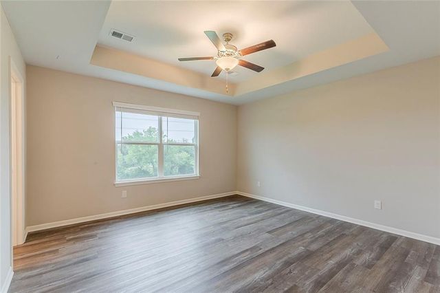 9806 E 219th Circle, Peculiar, MO 64078