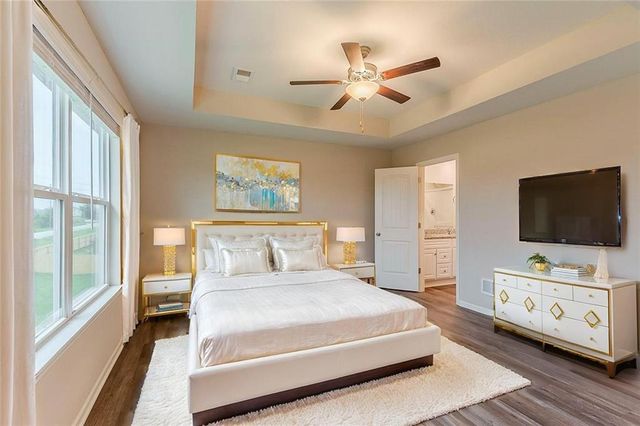 9806 E 219th Circle, Peculiar, MO 64078