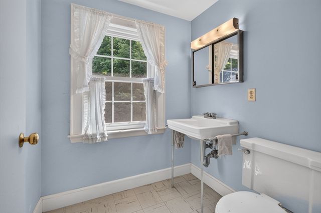 49 Downing Rd, Lexington, MA 02421