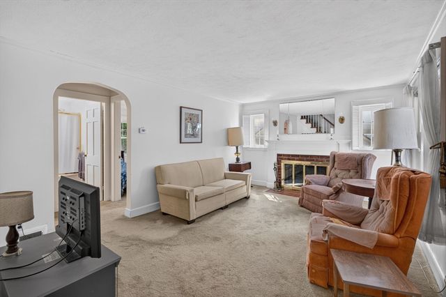 49 Downing Rd, Lexington, MA 02421