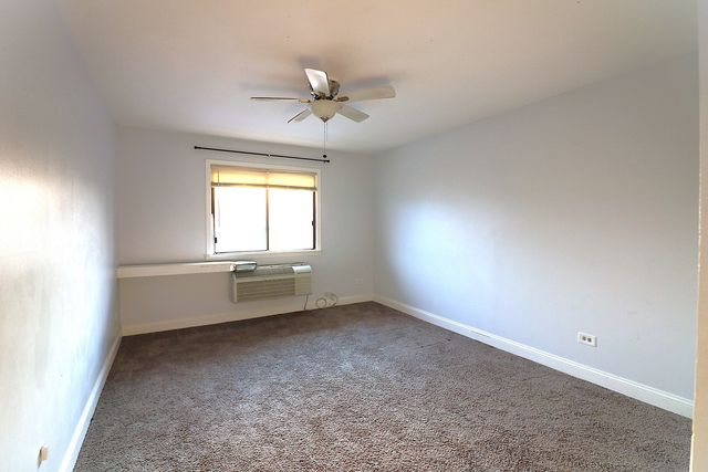 266 12th Street 3F, Wheeling, IL 60090