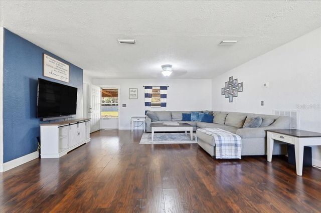 901 W TRAPNELL ROAD, Plant City, FL 33566