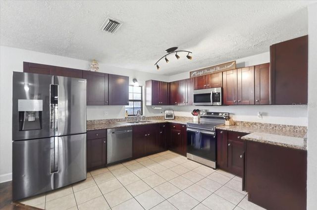 901 W TRAPNELL ROAD, Plant City, FL 33566