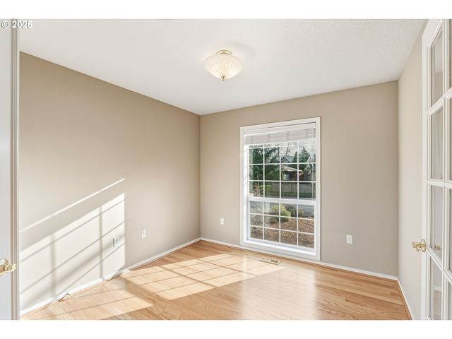 5513 Se HULL Ave, Milwaukie, OR 97267