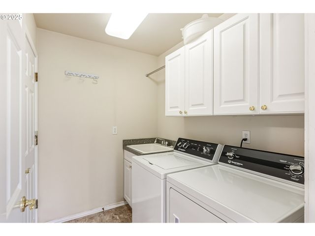 5513 Se HULL Ave, Milwaukie, OR 97267