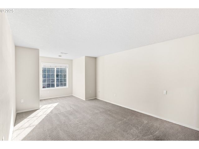 5513 Se HULL Ave, Milwaukie, OR 97267