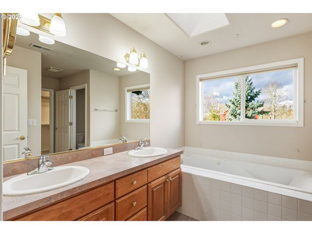 5513 Se HULL Ave, Milwaukie, OR 97267