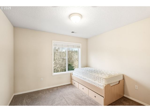 5513 Se HULL Ave, Milwaukie, OR 97267