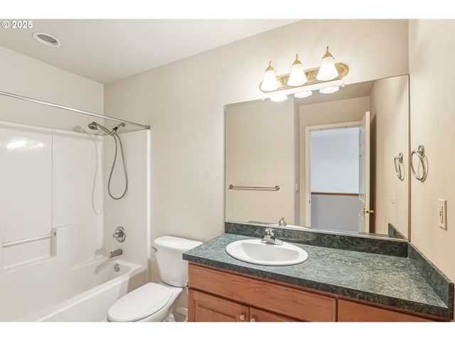 5513 Se HULL Ave, Milwaukie, OR 97267