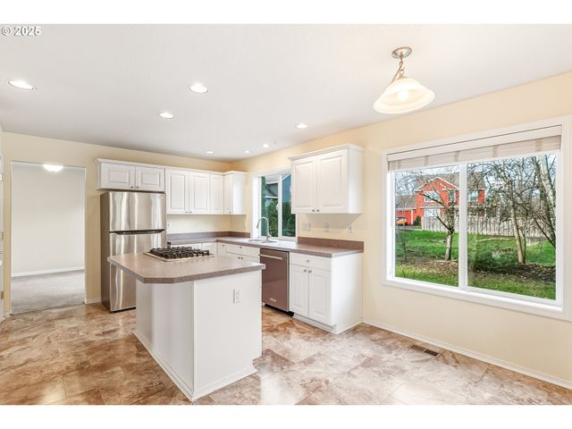 5513 Se HULL Ave, Milwaukie, OR 97267