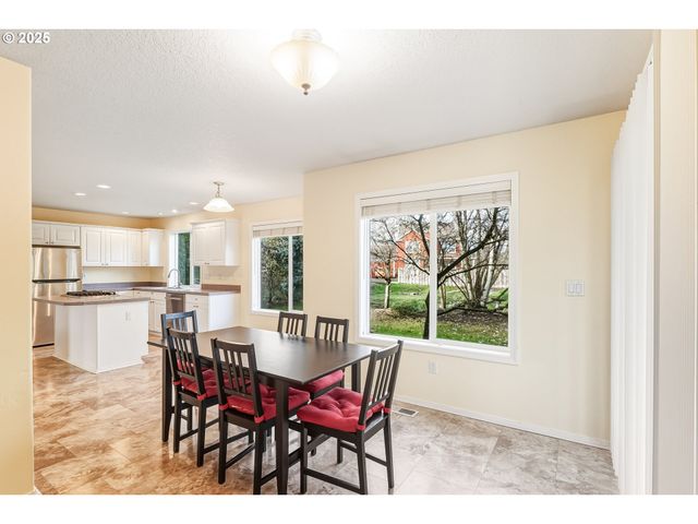 5513 Se HULL Ave, Milwaukie, OR 97267