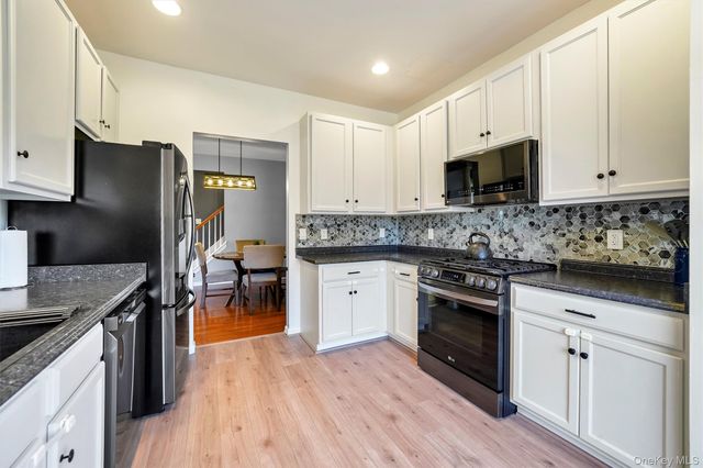 43 Woodside Knolls Drive, Middletown, NY 10940