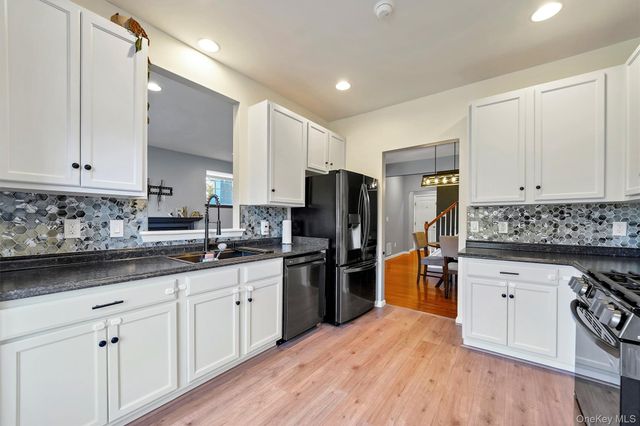 43 Woodside Knolls Drive, Middletown, NY 10940