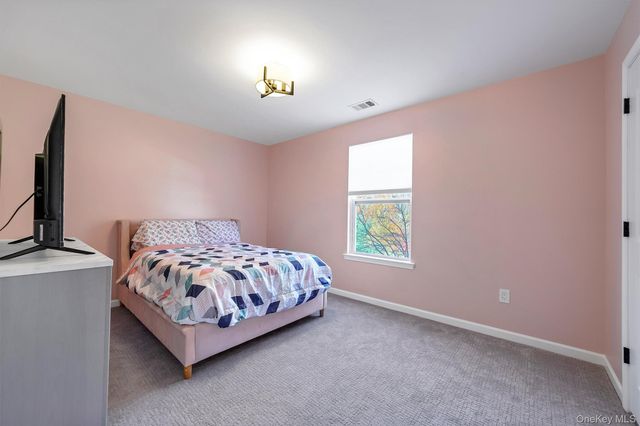 43 Woodside Knolls Drive, Middletown, NY 10940