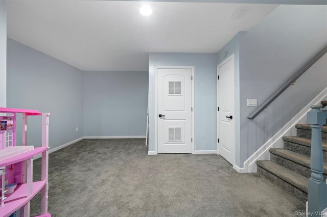 43 Woodside Knolls Drive, Middletown, NY 10940