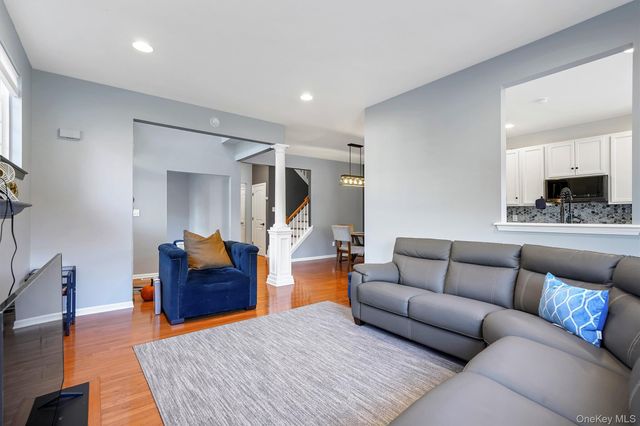 43 Woodside Knolls Drive, Middletown, NY 10940