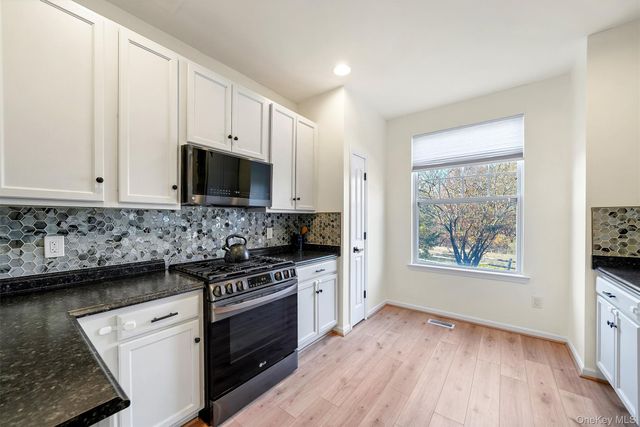 43 Woodside Knolls Drive, Middletown, NY 10940