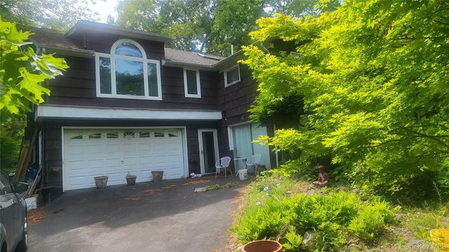 28 Colburn Drive, Poughkeepsie, NY 12603