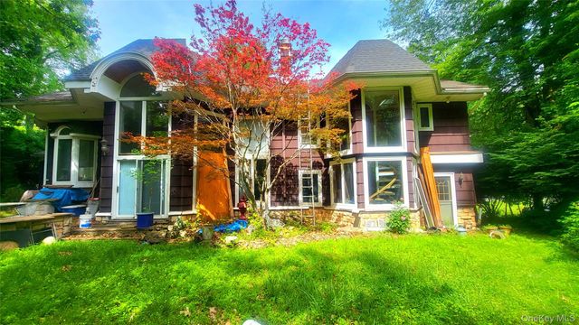 28 Colburn Drive, Poughkeepsie, NY 12603