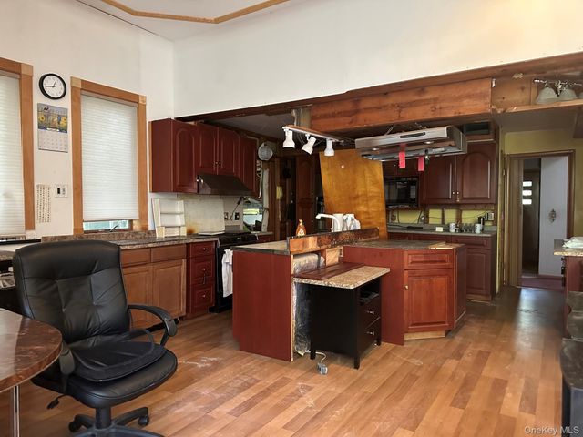 28 Colburn Drive, Poughkeepsie, NY 12603