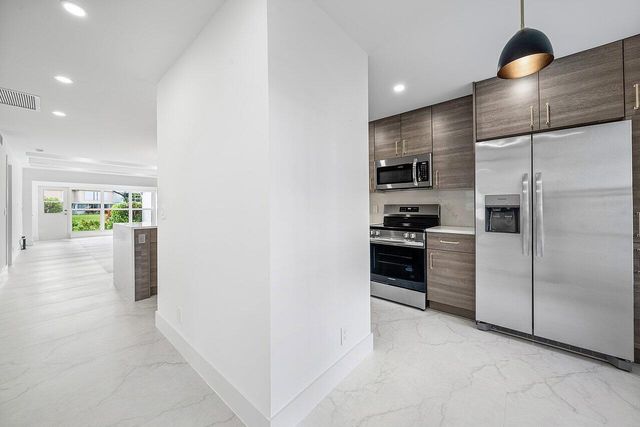 1541 NW 20th Avenue 101, Delray Beach, FL 33445