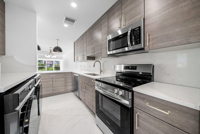 1541 NW 20th Avenue 101, Delray Beach, FL 33445