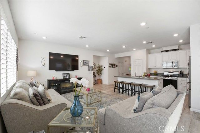 2814 E Murdock, Ontario, CA 91762