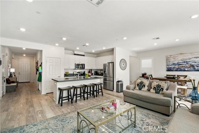 2814 E Murdock, Ontario, CA 91762