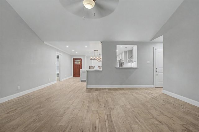 11911 Hillcroft Avenue, Houston, TX 77035