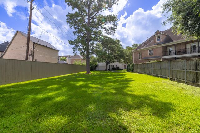 402 Prestwick Court, Houston, TX 77057