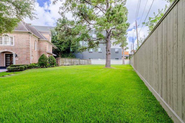 402 Prestwick Court, Houston, TX 77057