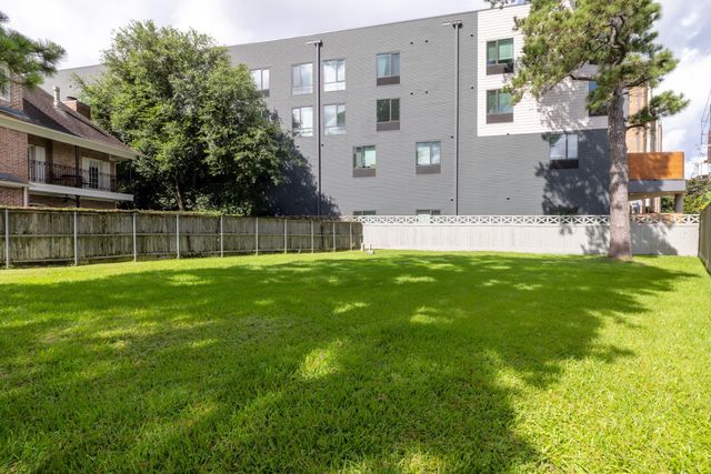 402 Prestwick Court, Houston, TX 77057