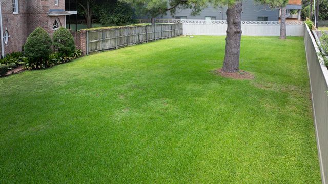 402 Prestwick Court, Houston, TX 77057