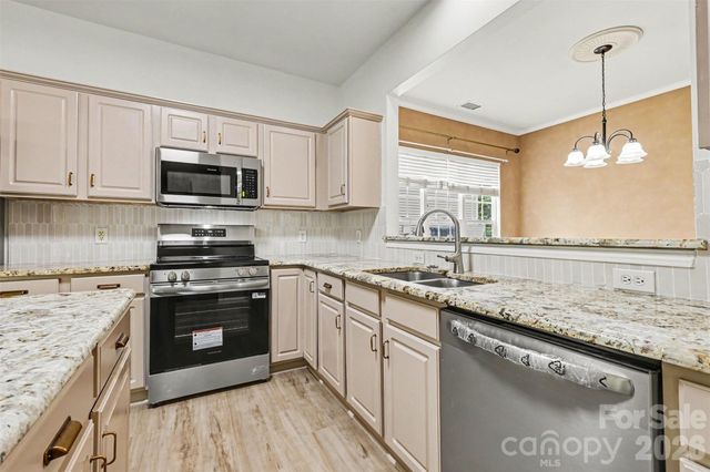8708 Heron Glen Drive, Charlotte, NC 28269