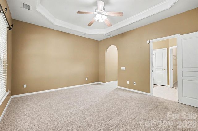 8708 Heron Glen Drive, Charlotte, NC 28269