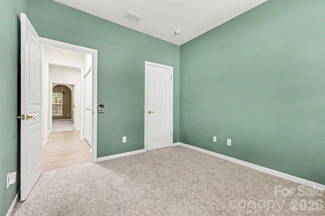 8708 Heron Glen Drive, Charlotte, NC 28269