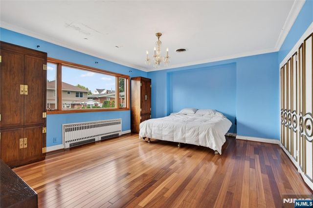 25 Cresthill Avenue, Clifton, NJ 07012