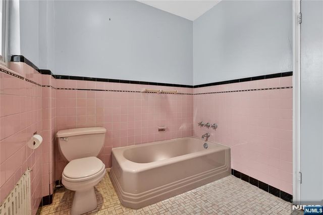 25 Cresthill Avenue, Clifton, NJ 07012