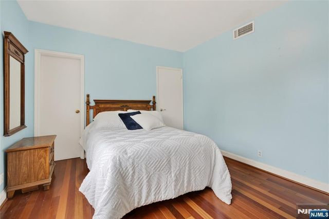 25 Cresthill Avenue, Clifton, NJ 07012