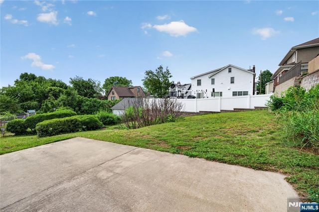 25 Cresthill Avenue, Clifton, NJ 07012