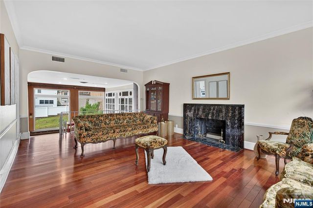 25 Cresthill Avenue, Clifton, NJ 07012
