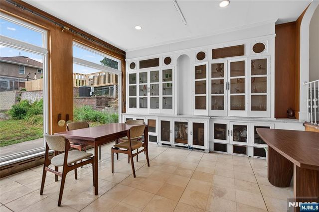 25 Cresthill Avenue, Clifton, NJ 07012