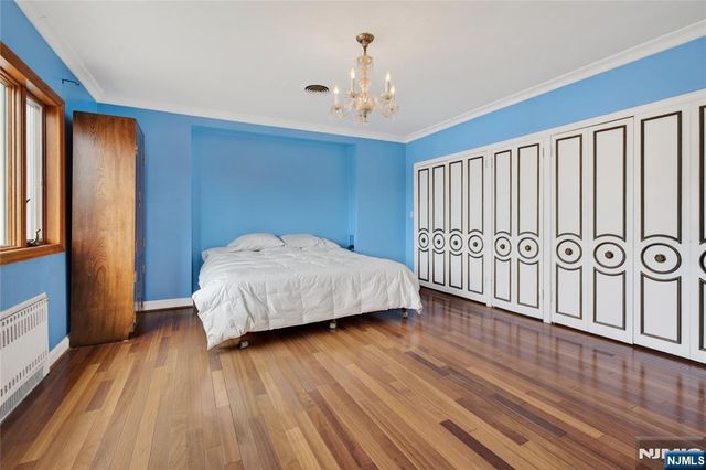 25 Cresthill Avenue, Clifton, NJ 07012