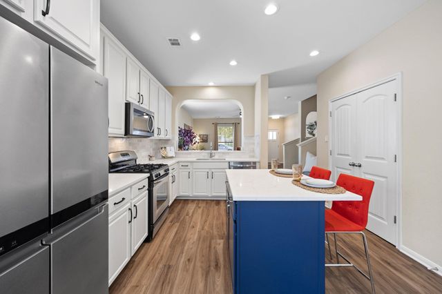 2200 Amur DR, Austin, TX 78745