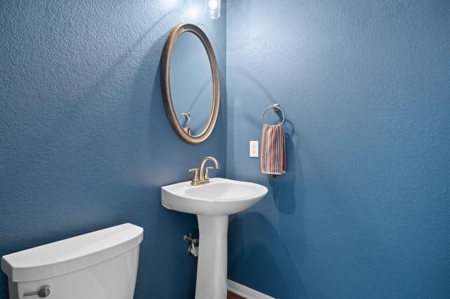 2200 Amur DR, Austin, TX 78745