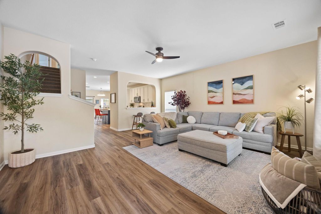 2200 Amur DR, Austin, TX 78745