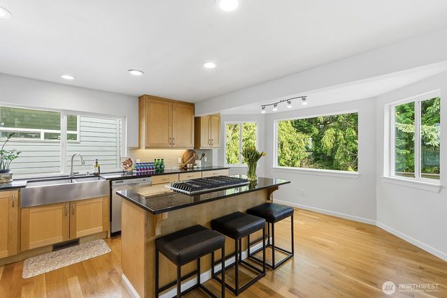 16208 SE 33rd Circle, Bellevue, WA 98008