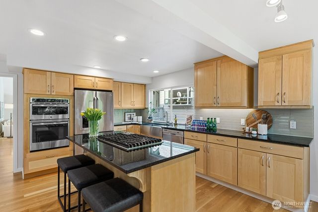 16208 SE 33rd Circle, Bellevue, WA 98008